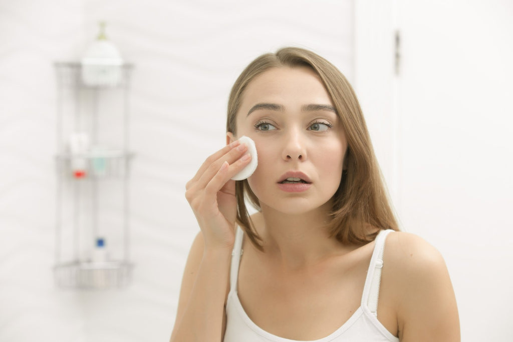 Tips To Remove Makeup Without Damaging Skin